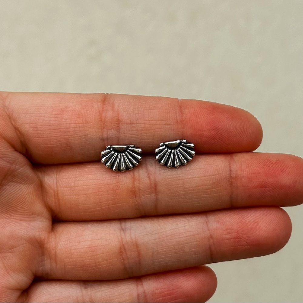 Sterling silver stamped stud earrings - Picture 2 of 2